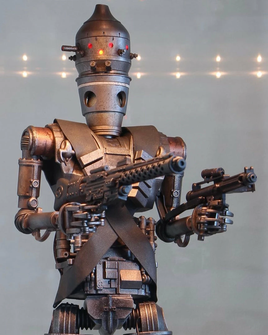 Hot Toys TMS008 Star Wars The Mandalorian IG11