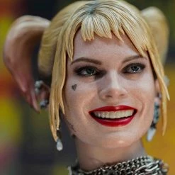 Hot Toys MMS566 Birds Of Prey Harley Quinn Caution Tape Jacket Version