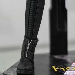 Preorder! Hot Toys TMS074 Hawkeye Kate Bishop Collectible Figure