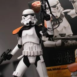 Pop Collectibles Hot Toys TMS041 Star Wars The Mandalorian Stormtrooper Commander Exclusive Edition