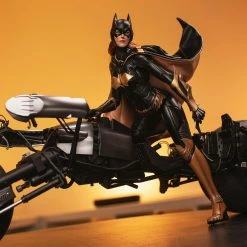 Hot Toys VGM40 Batman Arkham Knight Batgirl