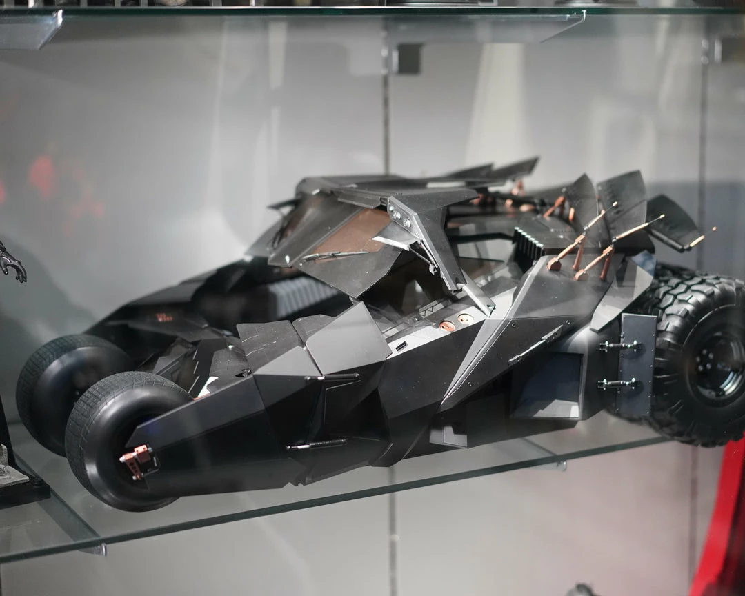 Hot Toys MMS596 Batman Begins Batmobile The Tumbler