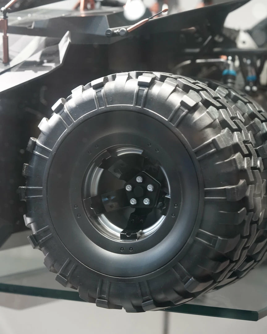 Hot Toys MMS596 Batman Begins Batmobile The Tumbler