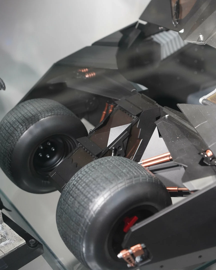 Hot Toys MMS596 Batman Begins Batmobile The Tumbler