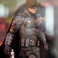 Preorder! Hot Toys MMS641 DC The Batman And Bat Signal