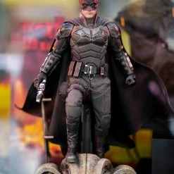 Preorder! Hot Toys MMS641 DC The Batman And Bat Signal