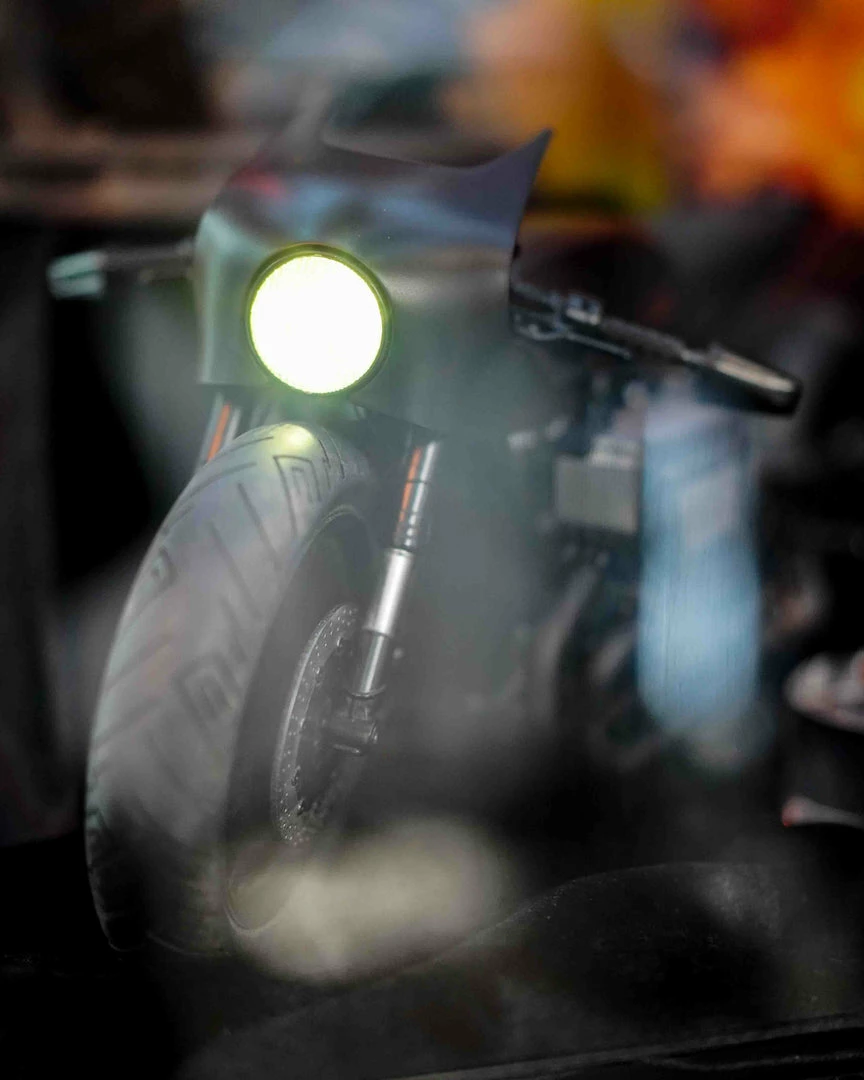 Preorder! Hot Toys MMS642 DC The Batman Batcycle 1/6 Scale Vehicle