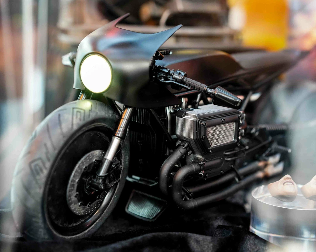 Preorder! Hot Toys MMS642 DC The Batman Batcycle 1/6 Scale Vehicle