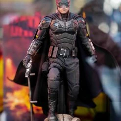 Preorder! Hot Toys MMS641 DC The Batman And Bat Signal