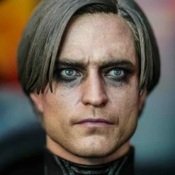 Preorder! Hot Toys MMS638 DC The Batman Regular Edition