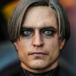 Preorder! Hot Toys MMS639 DC The Batman Deluxe Edition