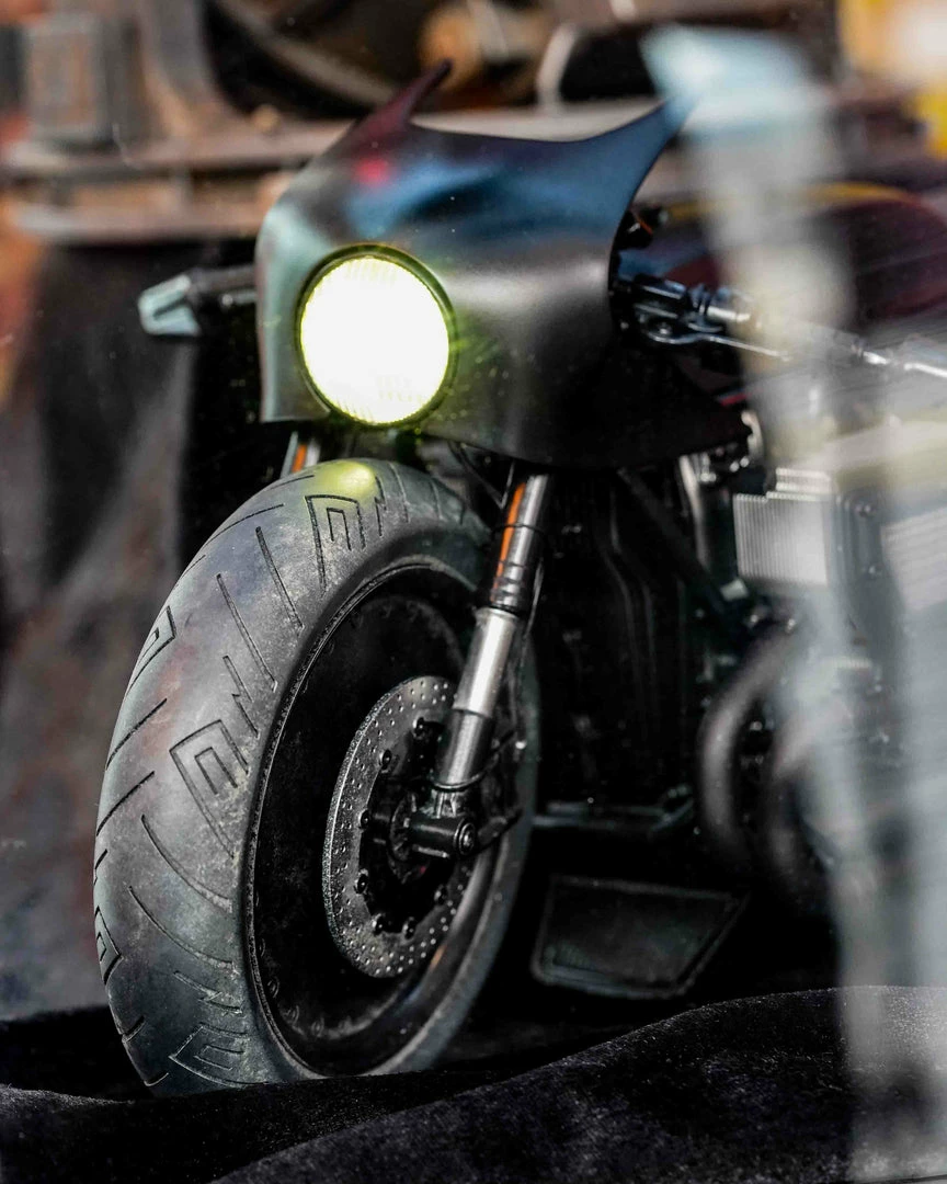 Preorder! Hot Toys MMS642 DC The Batman Batcycle 1/6 Scale Vehicle