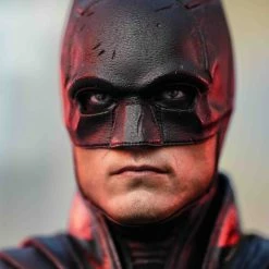 Preorder! Hot Toys MMS638 DC The Batman Regular Edition