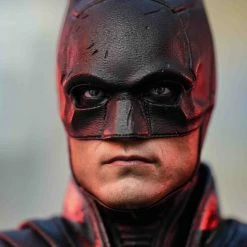 Preorder! Hot Toys MMS638 DC The Batman Regular Edition