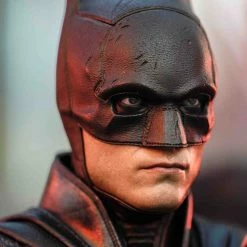 Preorder! Hot Toys MMS638 DC The Batman Regular Edition