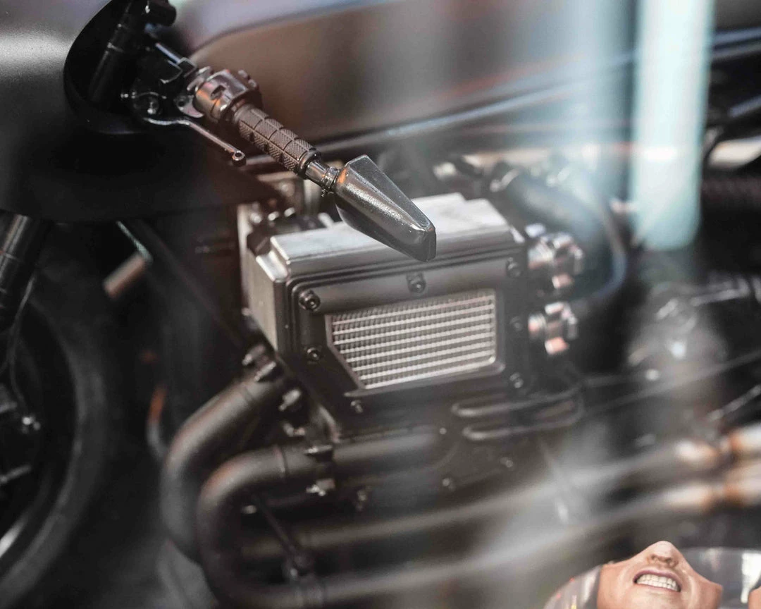 Preorder! Hot Toys MMS642 DC The Batman Batcycle 1/6 Scale Vehicle