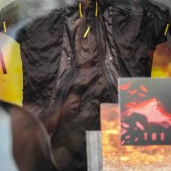 Preorder! Hot Toys MMS639 DC The Batman Deluxe Edition