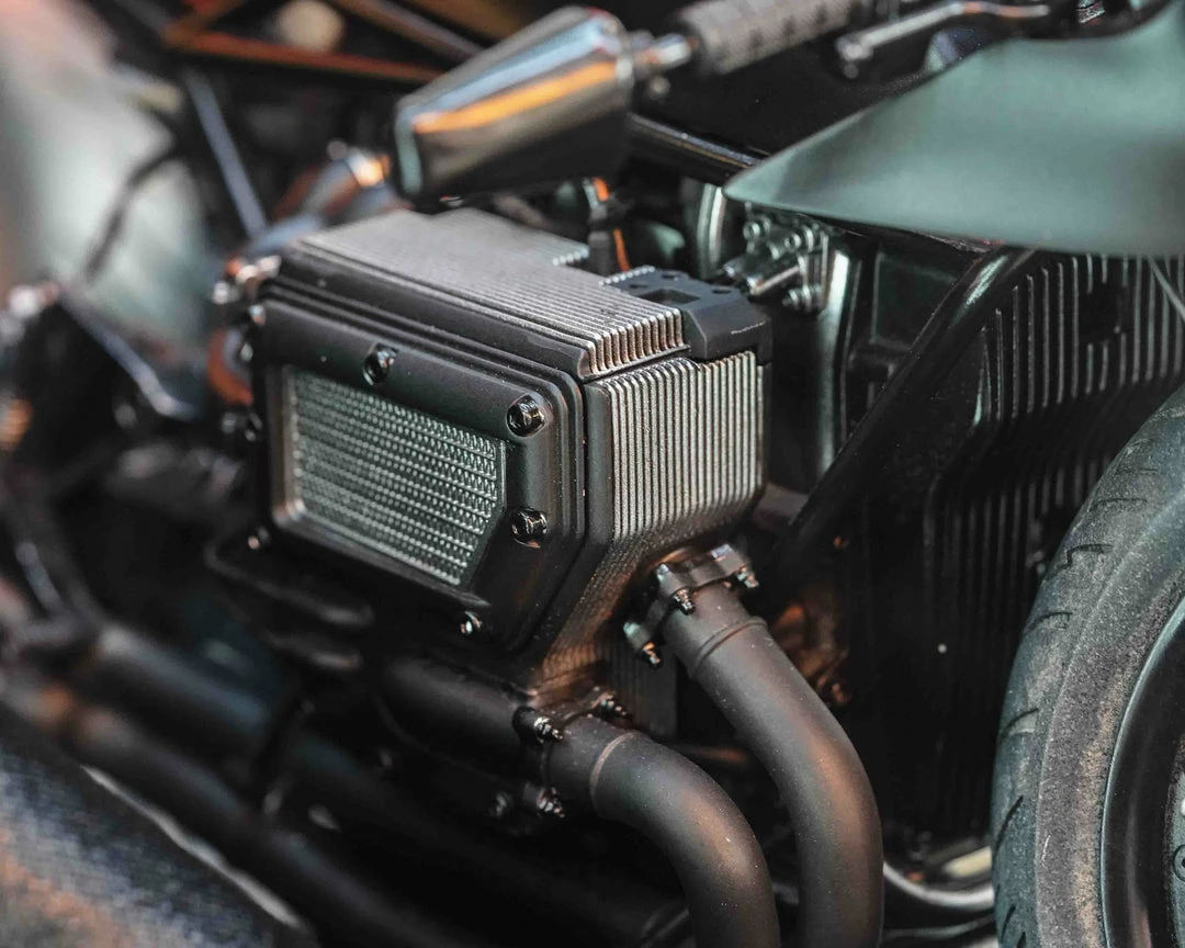 Preorder! Hot Toys MMS642 DC The Batman Batcycle 1/6 Scale Vehicle