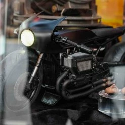 Preorder! Hot Toys MMS642 DC The Batman Batcycle 1/6 Scale Vehicle