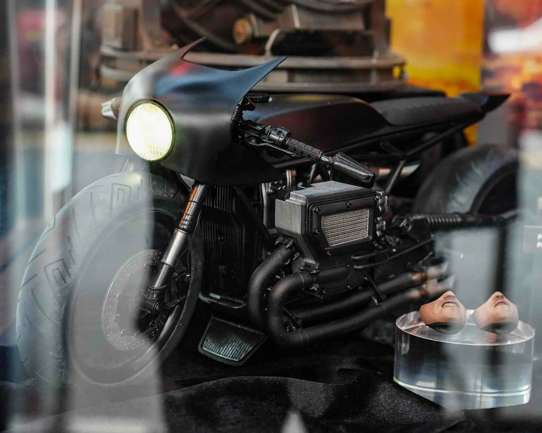 Preorder! Hot Toys MMS642 DC The Batman Batcycle 1/6 Scale Vehicle