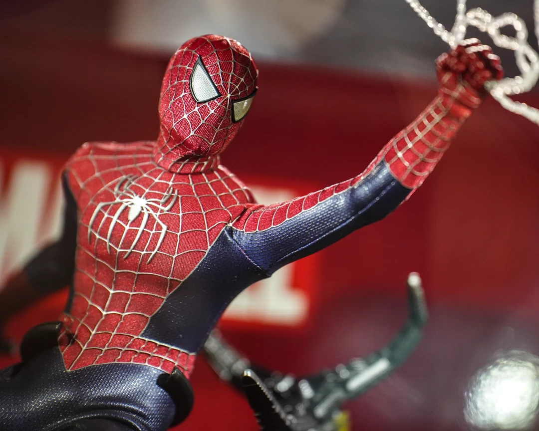 Preorder! Hot Toys MMS661 Spiderman No Way Home Friendly Neighborhood Spider-Man Collectible Figure Regular Edition