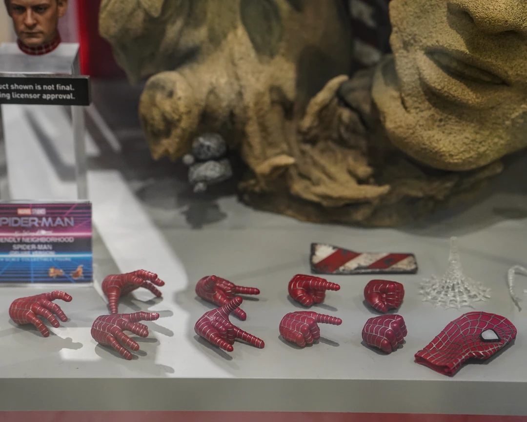 Preorder! Hot Toys MMS662B Spiderman No Way Home Friendly Neighborhood Spiderman Collectible Figure Deluxe Version Special Edition