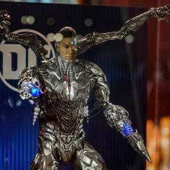 Preorder! Hot Toys TMS057 Zack Snyder's Justice League Cyborg Special Edition