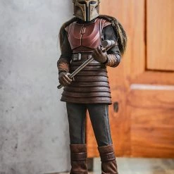 Hot Toys TMS044 The Mandalorian The Armorer