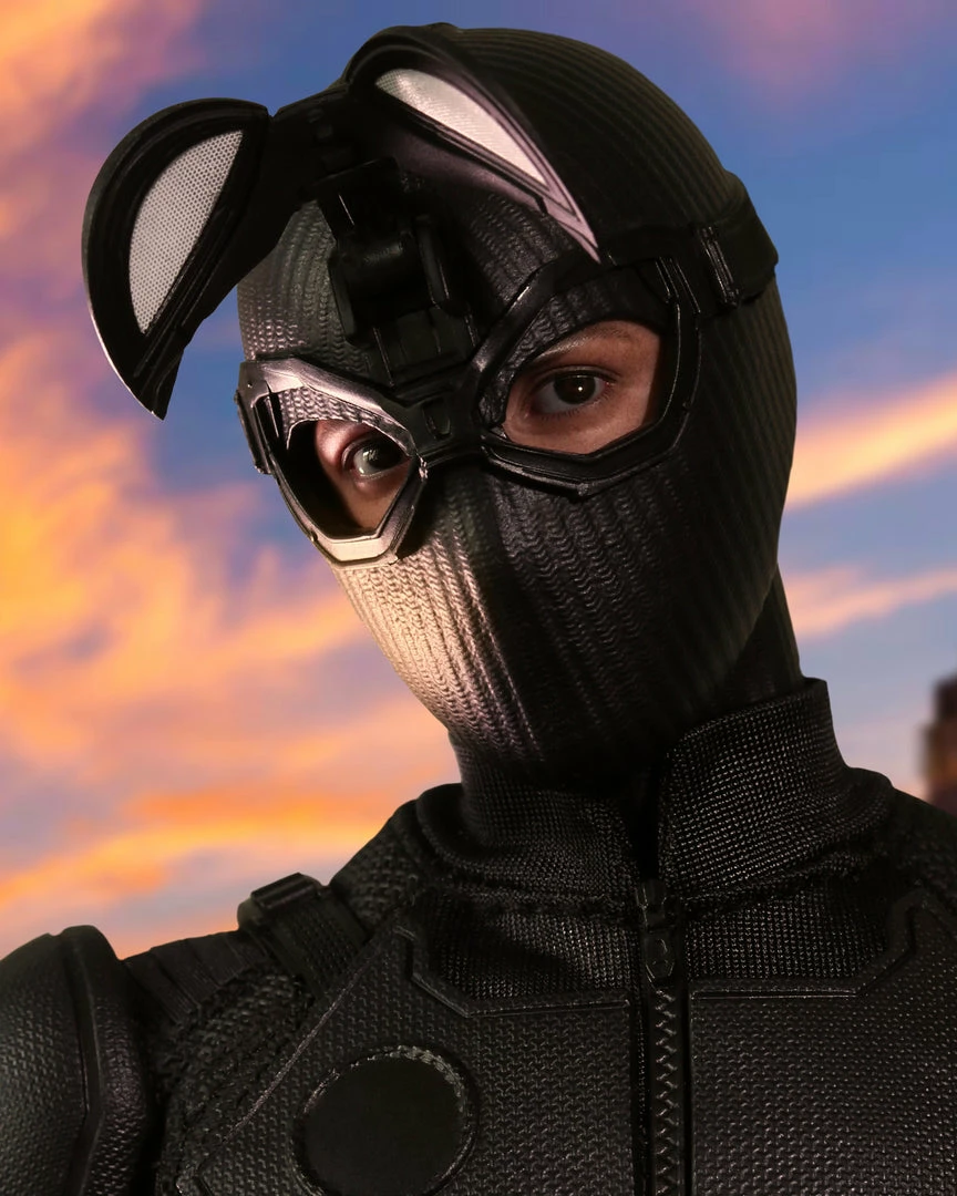 Hot Toys MMS540 Marvel Spiderman Far From Home Stealth Suit Spiderman Regular Version