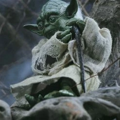 Hot Toys MMS369 Star Wars Empire Strikes Back Yoda