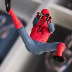 Hot Toys MMS552 Marvel Spiderman Far From Home Spiderman Homemade Suit