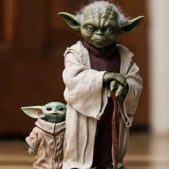 Hot Toys MMS495 Star Wars Attack Of The Clones Yoda
