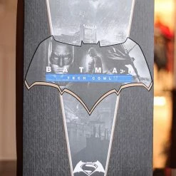 Hot Toys MMS342 DC Batman V Superman Dawn Of Justice Batman Special Edition Batman Tech Cowl With Stand