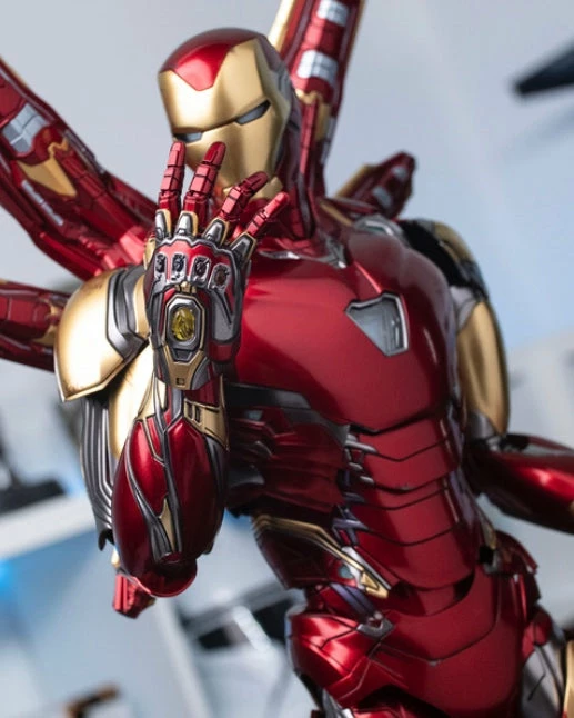 Hot Toys MMS528D30 Marvel Avengers Endgame Ironman Mark 85 With Updated Headsculpt In The Red Box