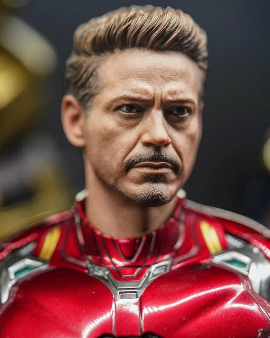 Hot Toys MMS528D30 Marvel Avengers Endgame Ironman Mark 85 With Updated Headsculpt In The Red Box