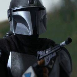 Hot Toys TMS014 Star Wars Mandalorian And The Child Regular Version